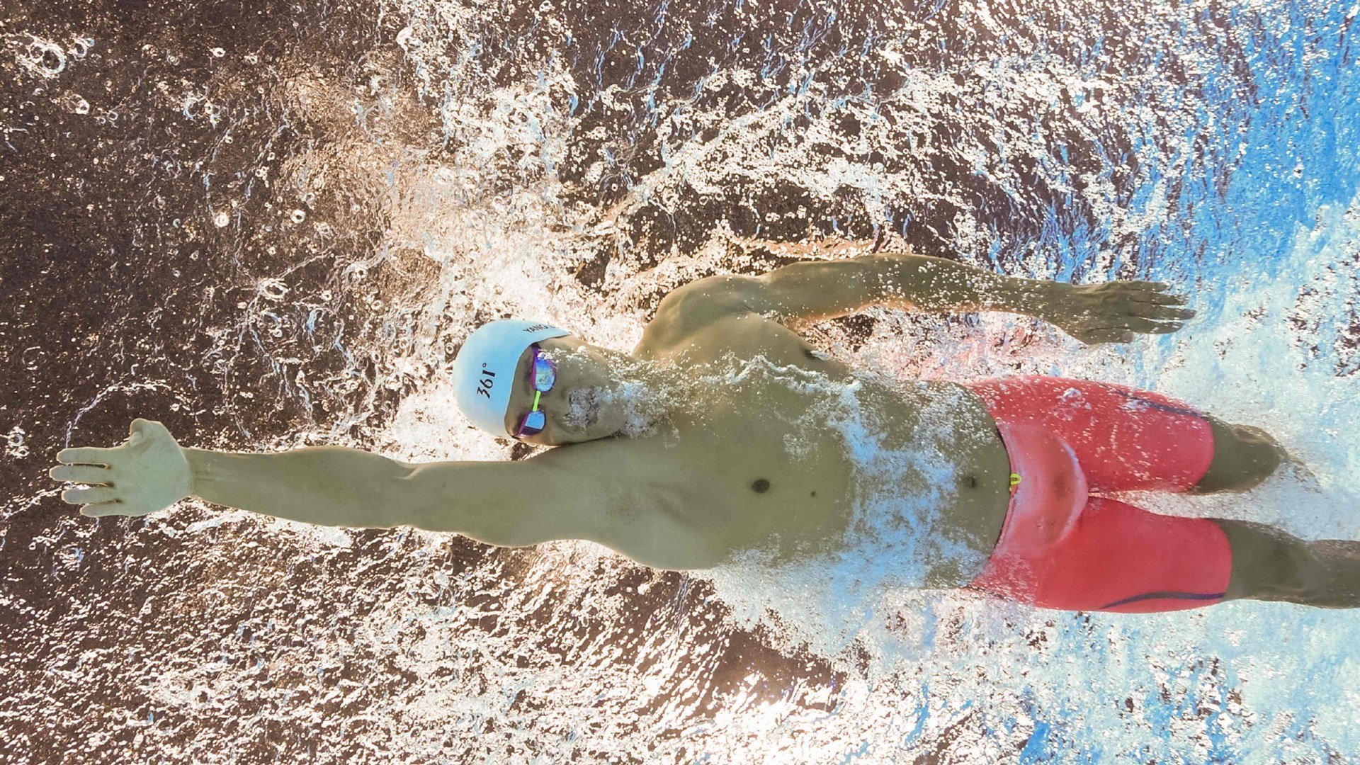 凯琳·科贝特后程爆发力引爆赛场，凯罗琳·贝赛特